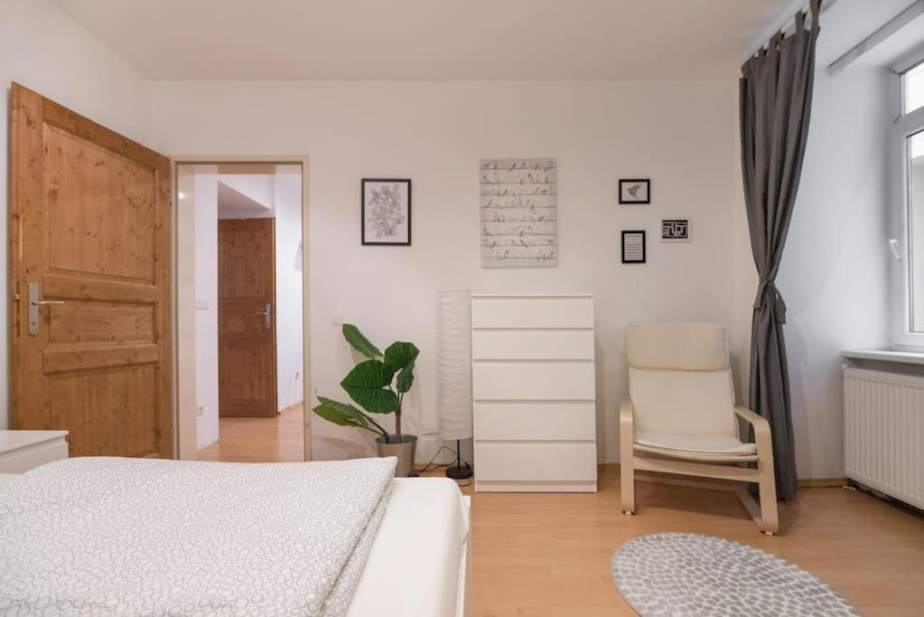 Spacious Central Apartment Вена Экстерьер фото