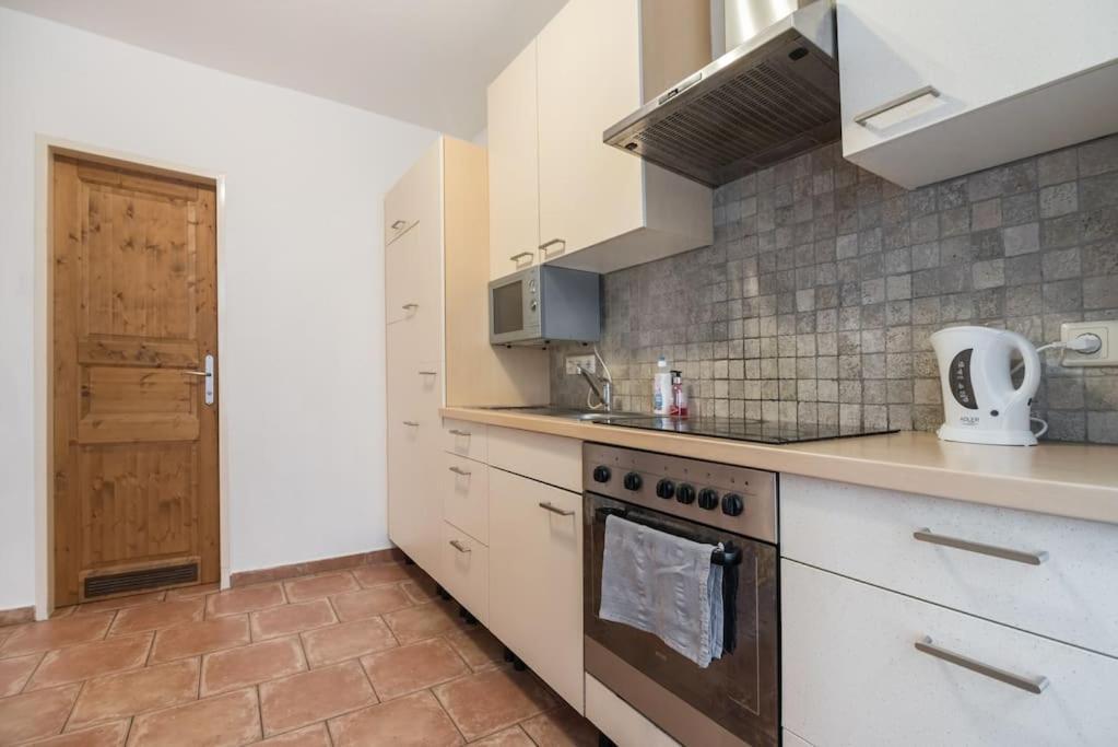 Spacious Central Apartment Вена Экстерьер фото