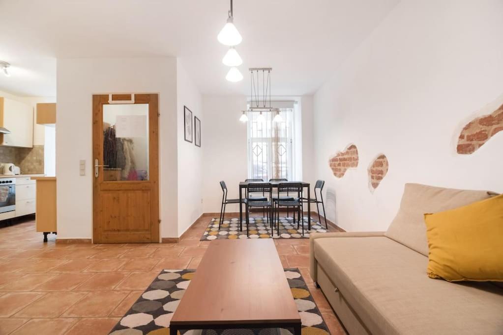 Spacious Central Apartment Вена Экстерьер фото