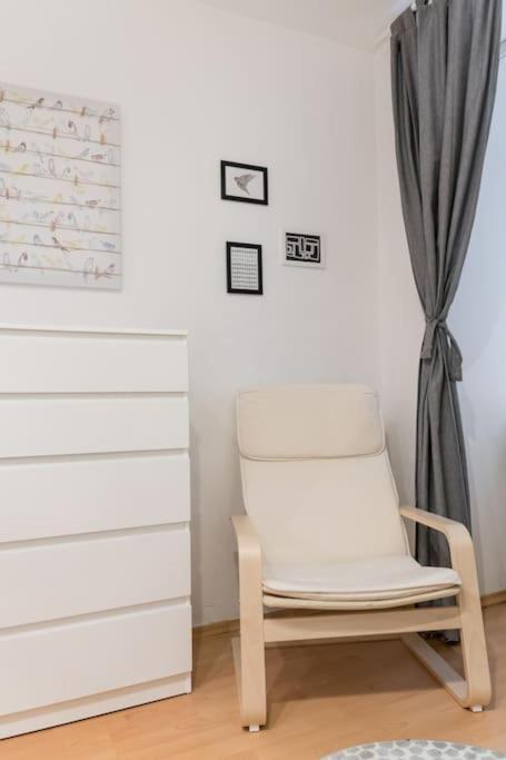 Spacious Central Apartment Вена Экстерьер фото